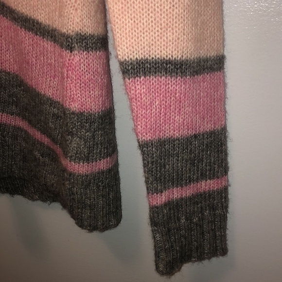 New York‎ & Company Wool Blend V-Neck Gray/Pink Sweater/ Size Small "NWT" - Picture 6 of 11